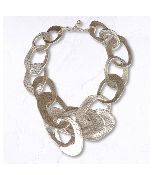 Interlocked battered chain necklace