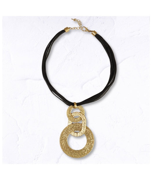 Triple circle choker