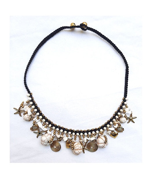 Stone pendant beaded necklace