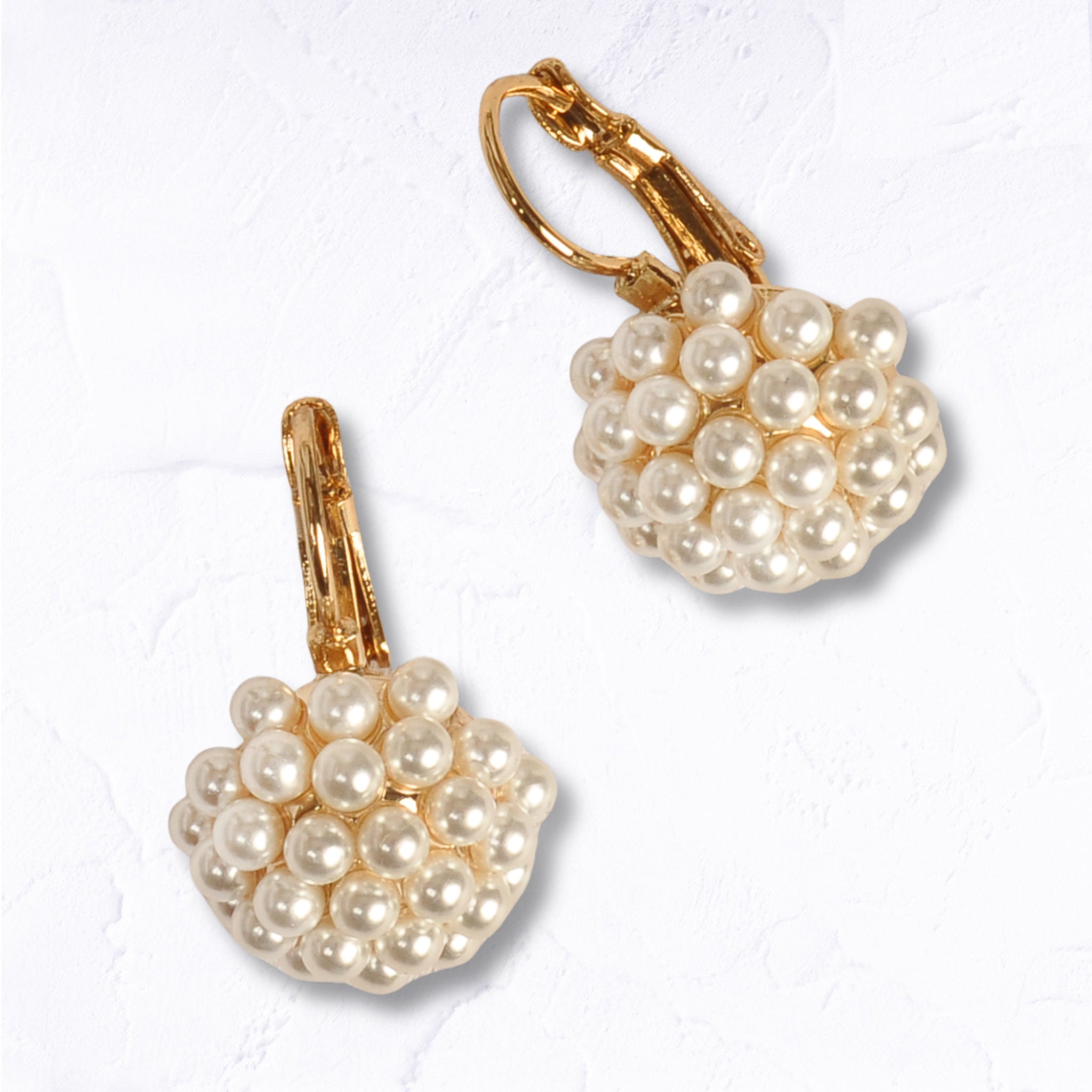 Mini pearl loop earrings