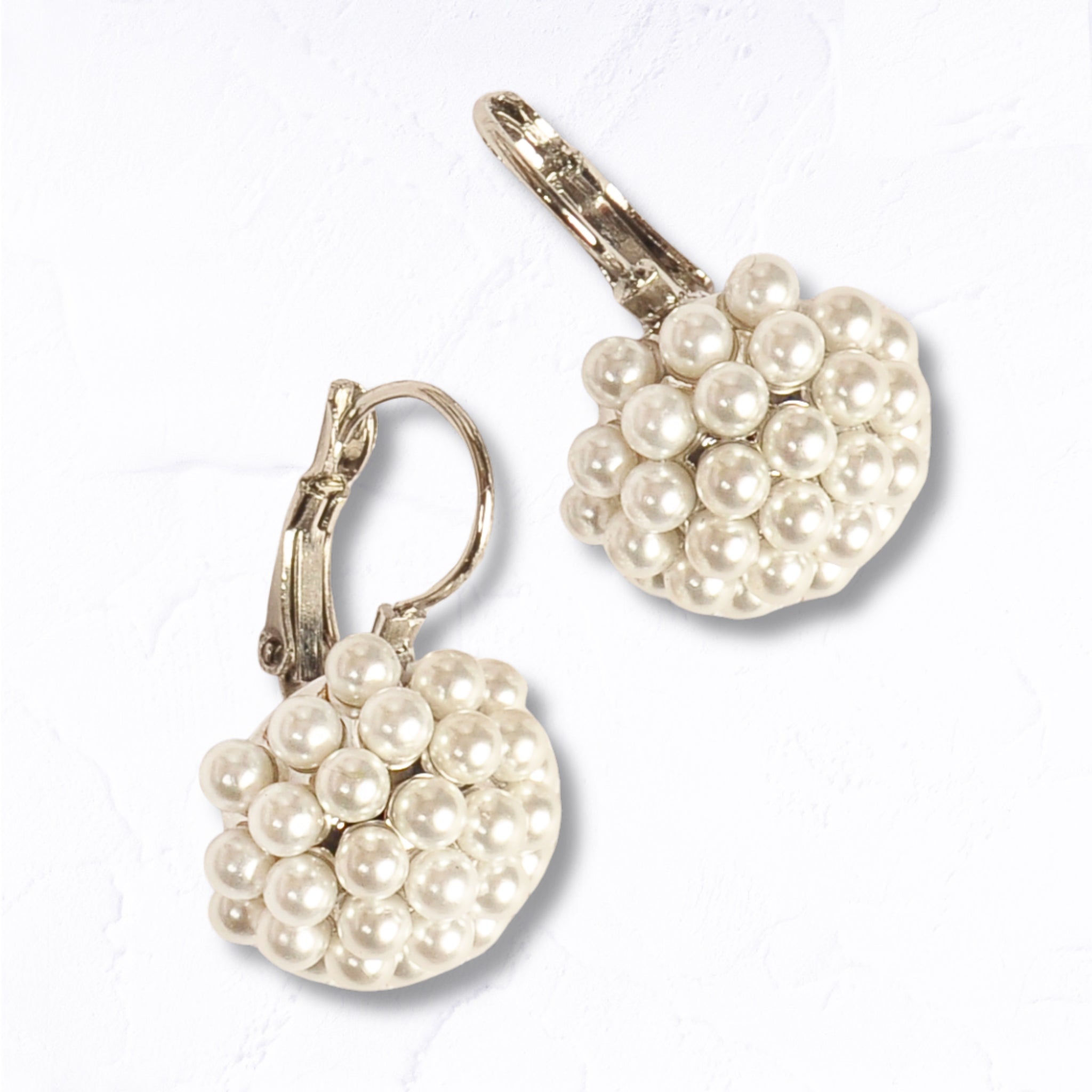 Mini pearl loop earrings