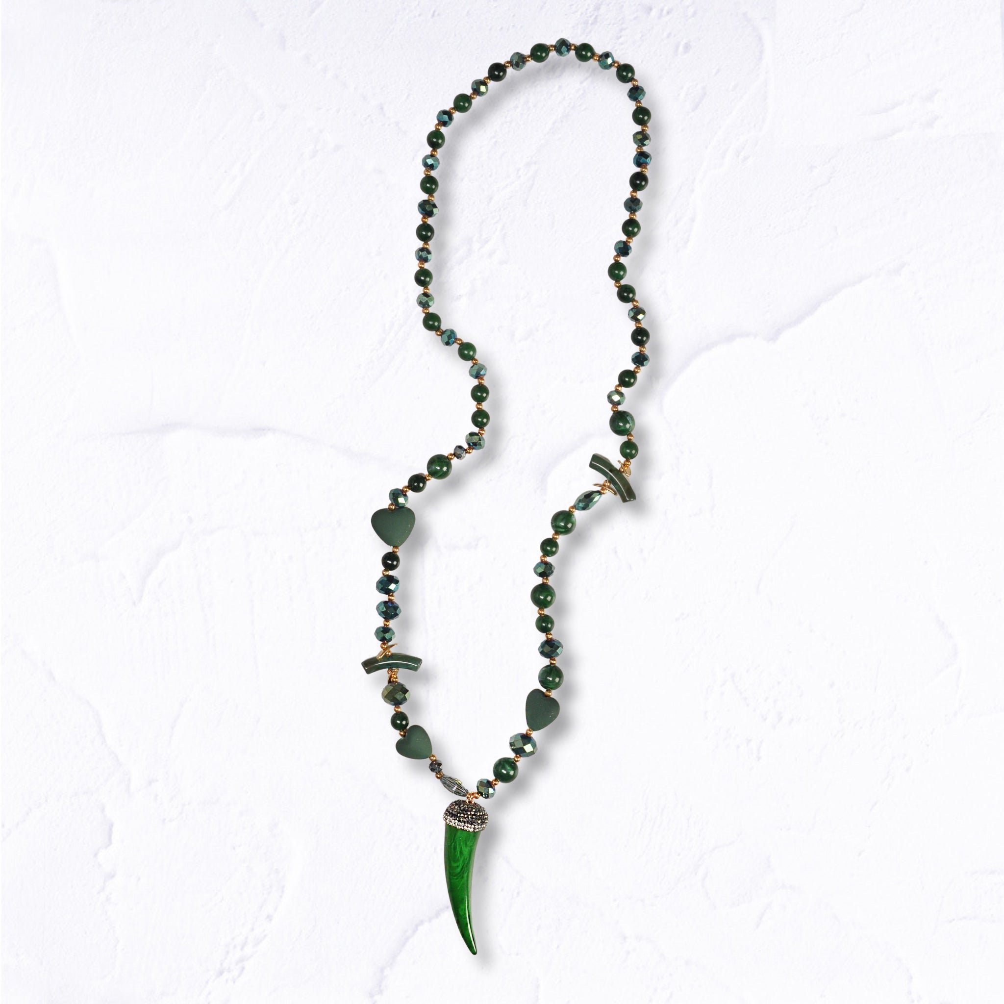 Horn pendant beaded necklace