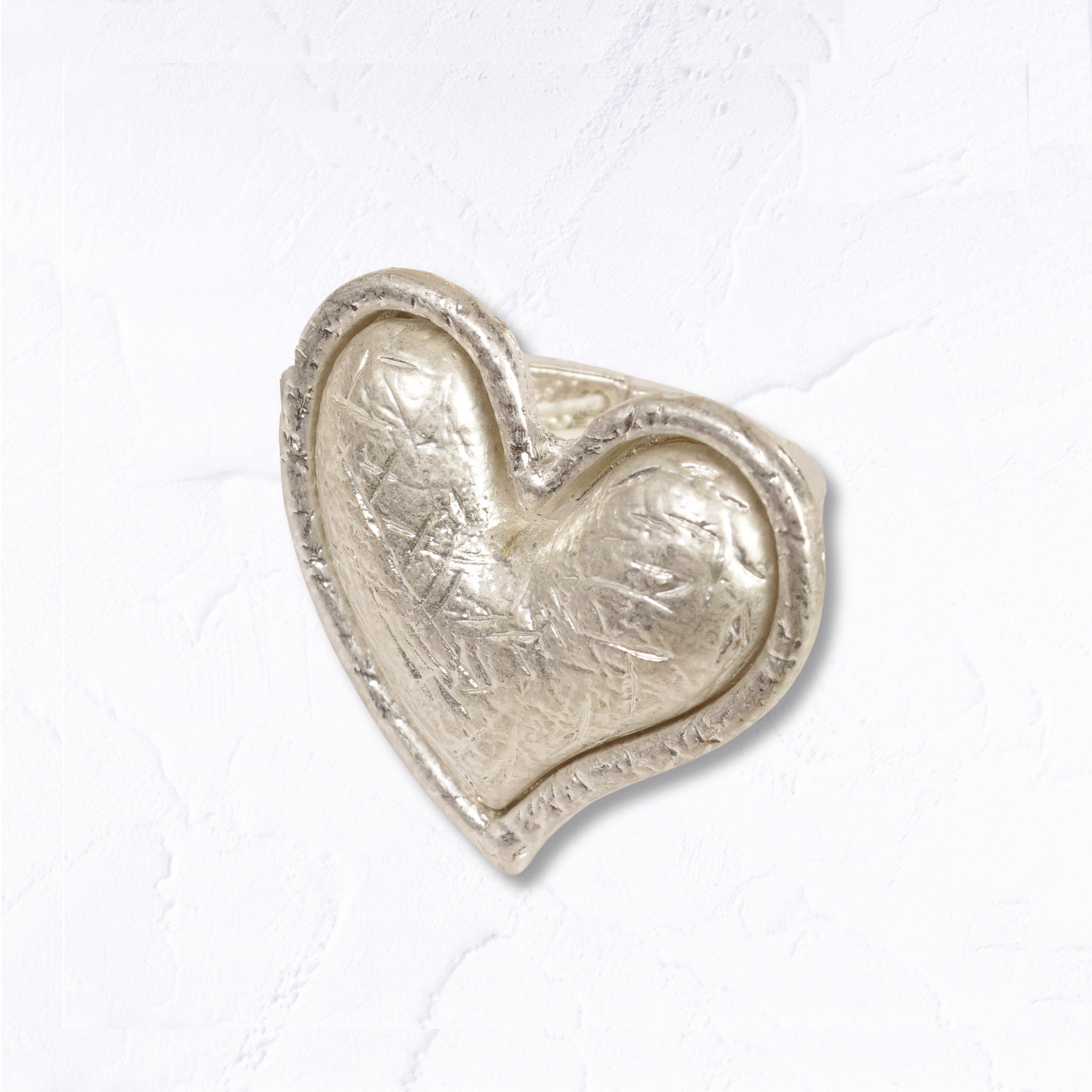 Textured outlined heart elasticated ring