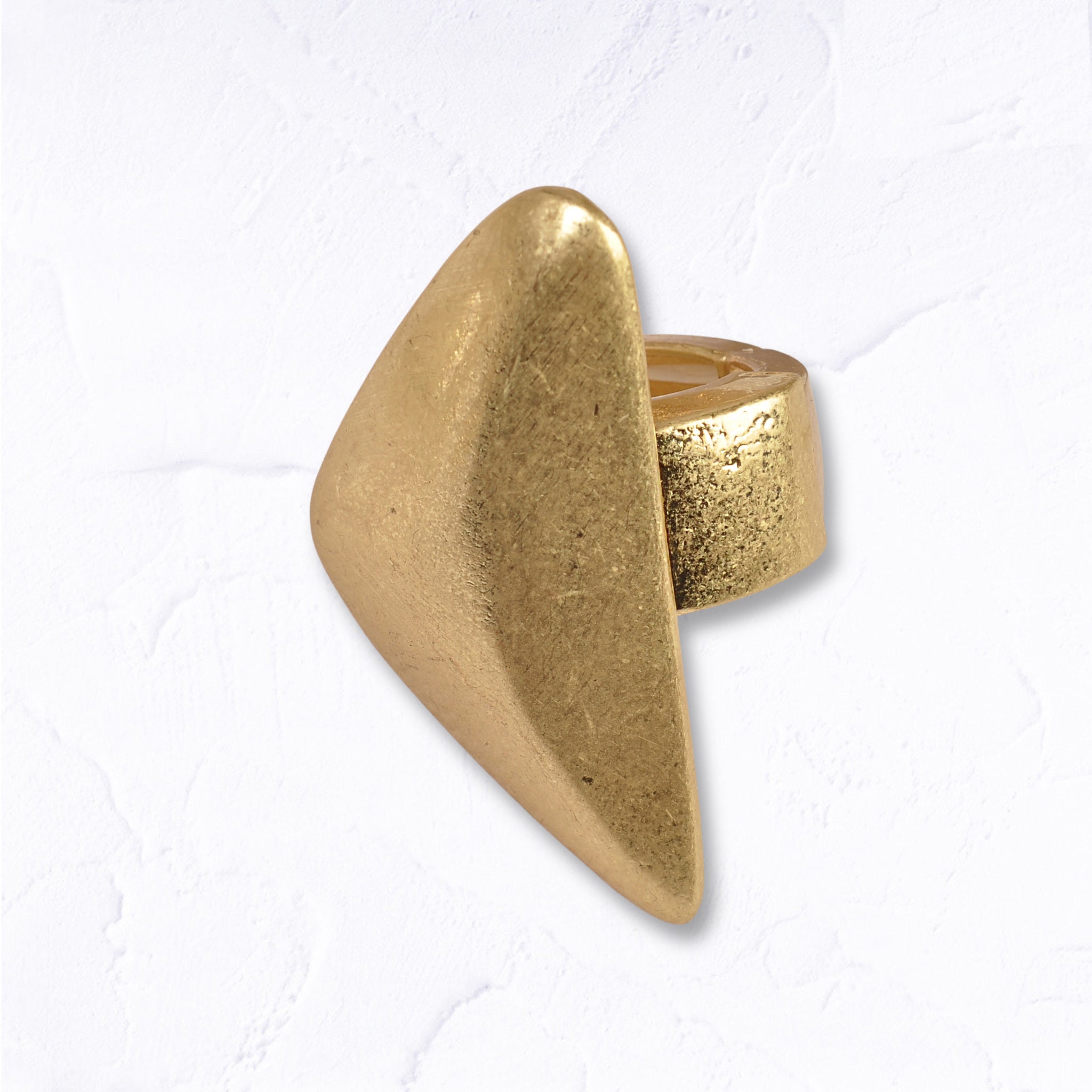 Giant triangle elasticated ring