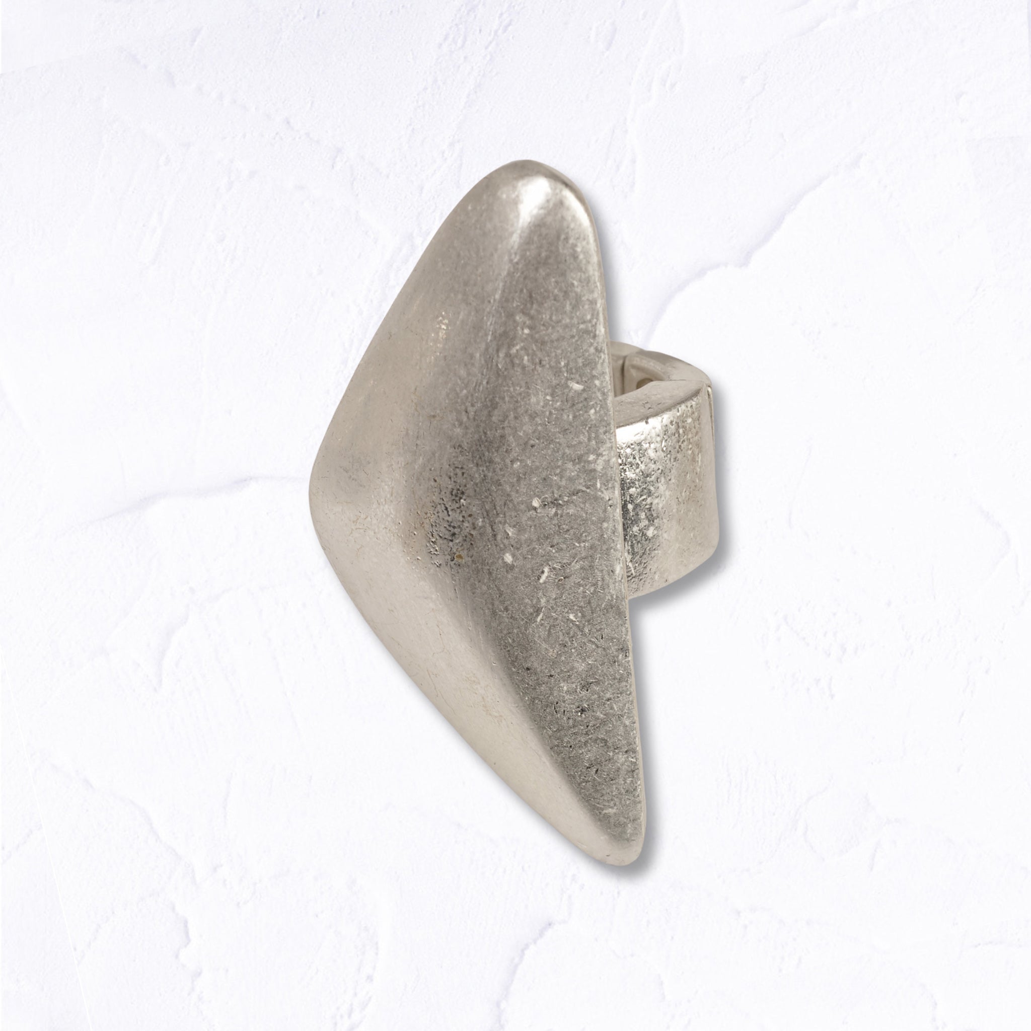 Giant triangle elasticated ring