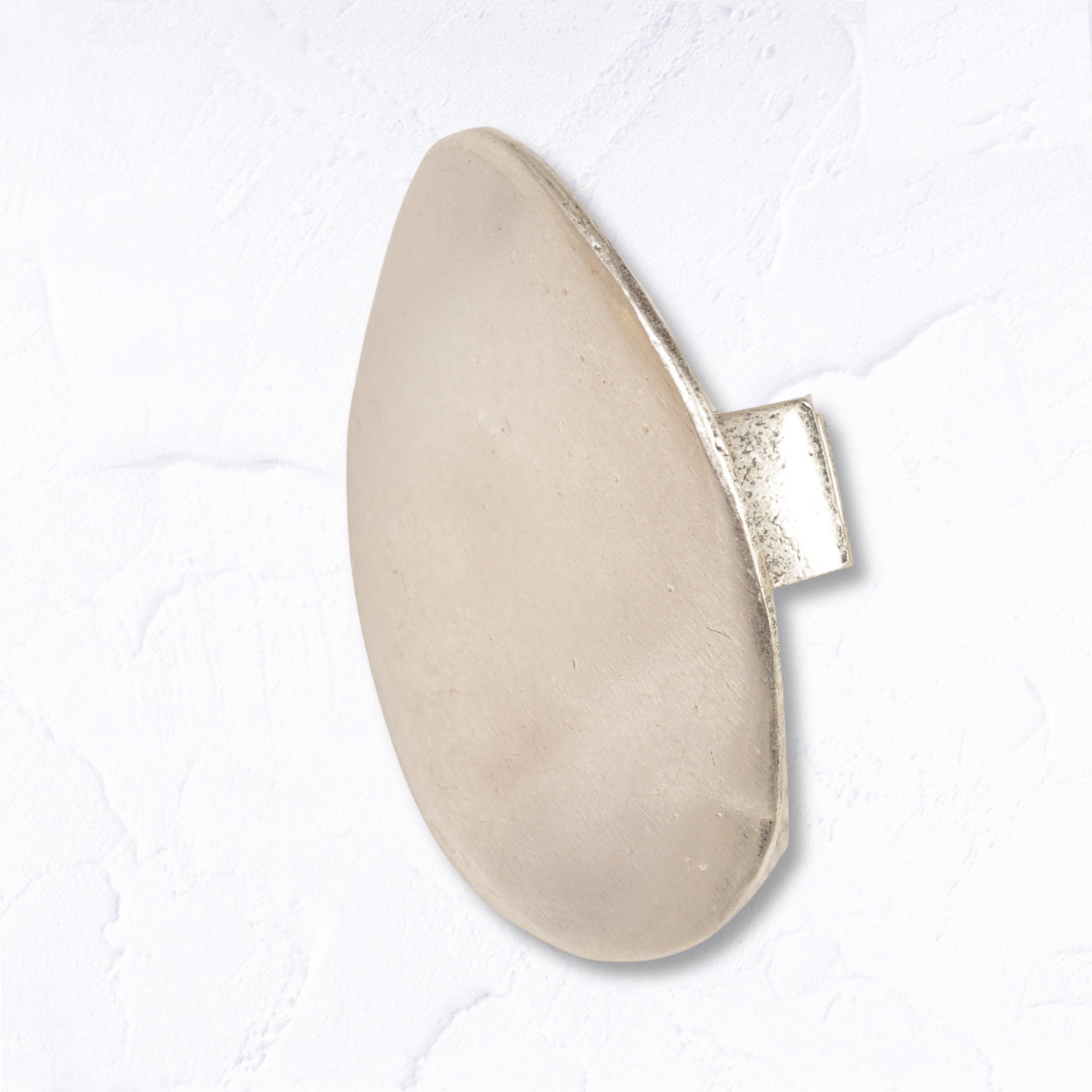 Giant flat oval elasticated ring