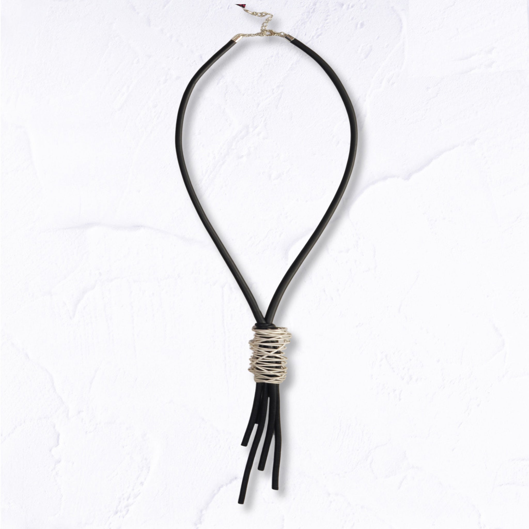 Wire swirl rubber necklace