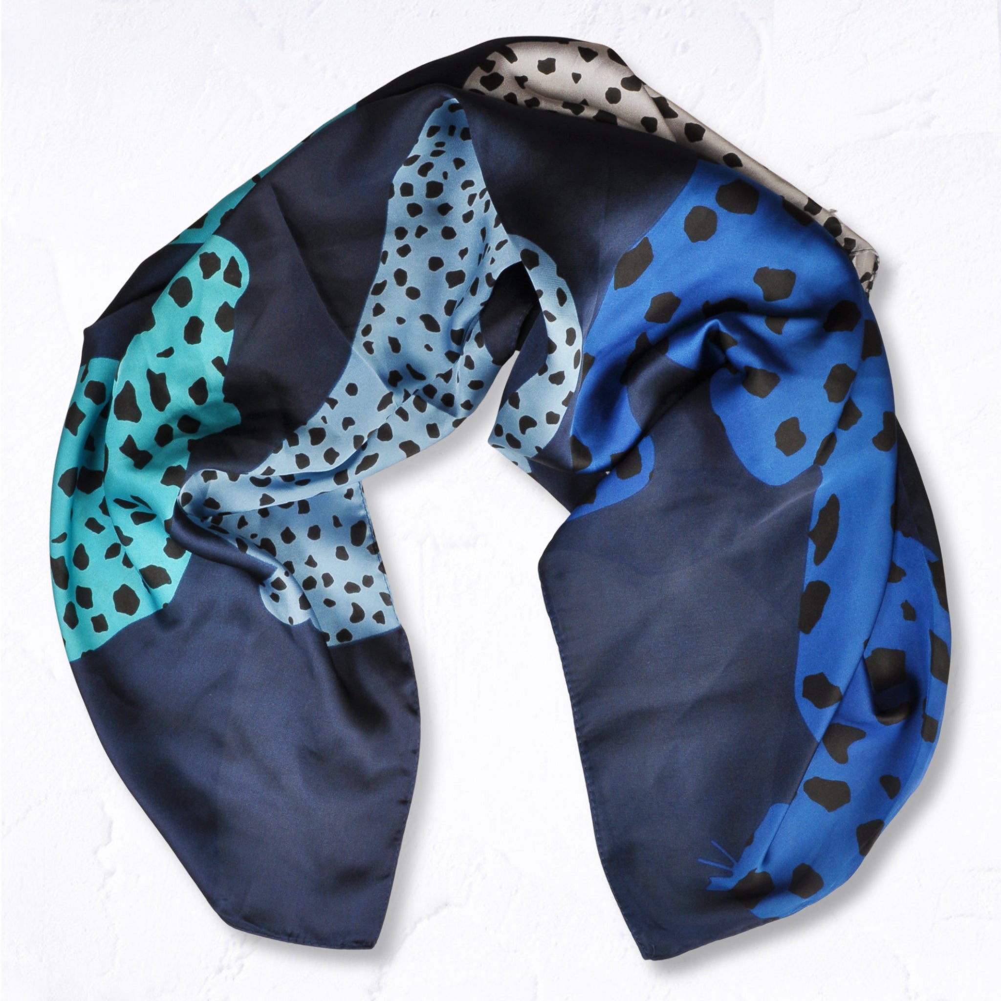 Leopard print silky scarf