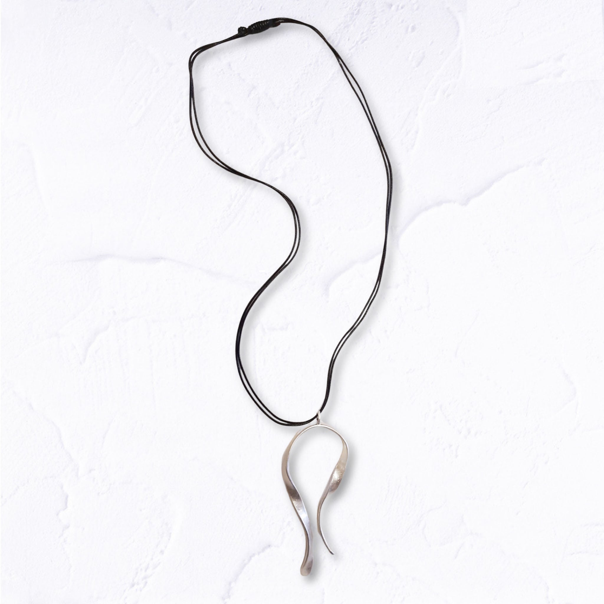 Double string curvy pendant necklace – Nicci Boutiques