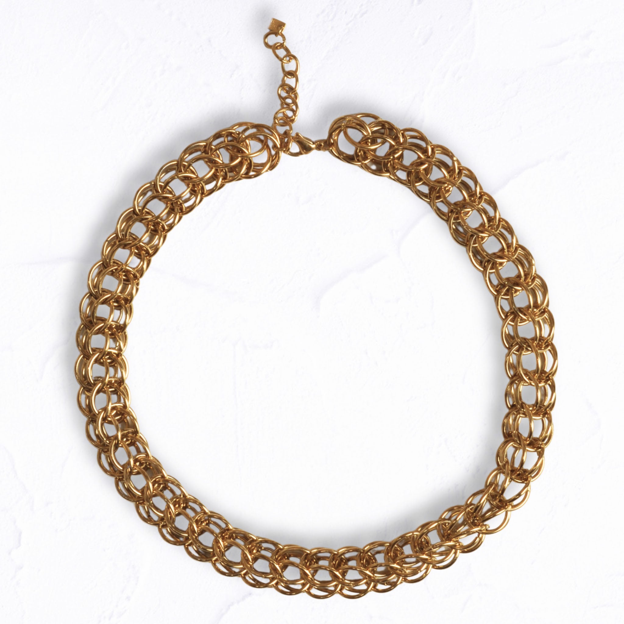 Interlocked stainless steel choker