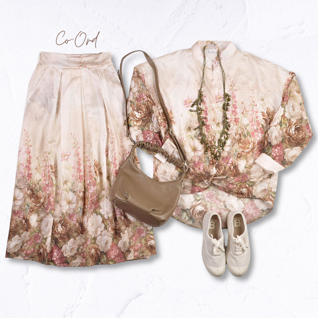 Antique floral border pleated skirt